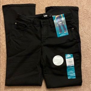 NWT. Women’s Lee Pants. Black. Size 6 Petite.